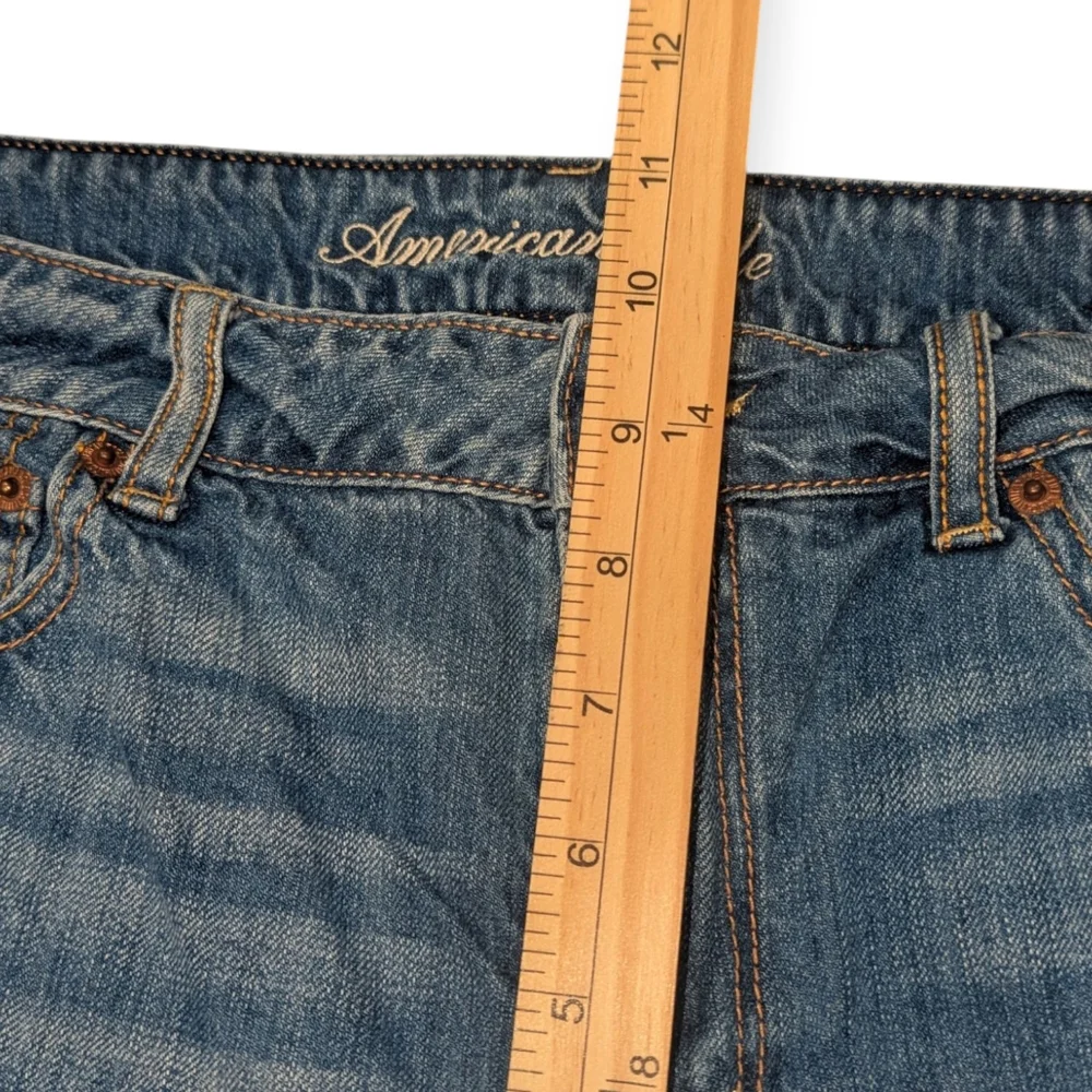 American Eagle  mid- waist distressed jean shorts Women's Size 14